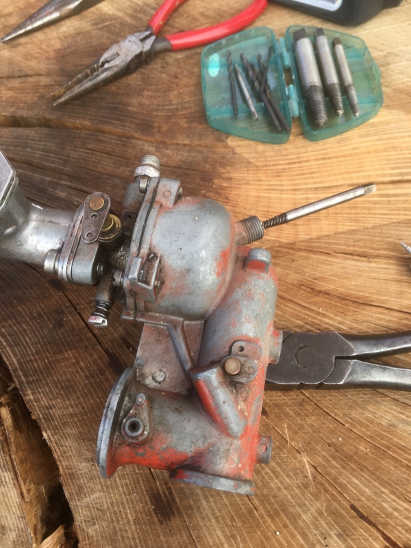 Briggs & Stratton small two piece FloJet carb The Old Lawnmower Club